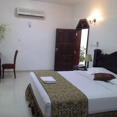 Al Shiraa Hotel Apartments Маскат Екстер'єр фото